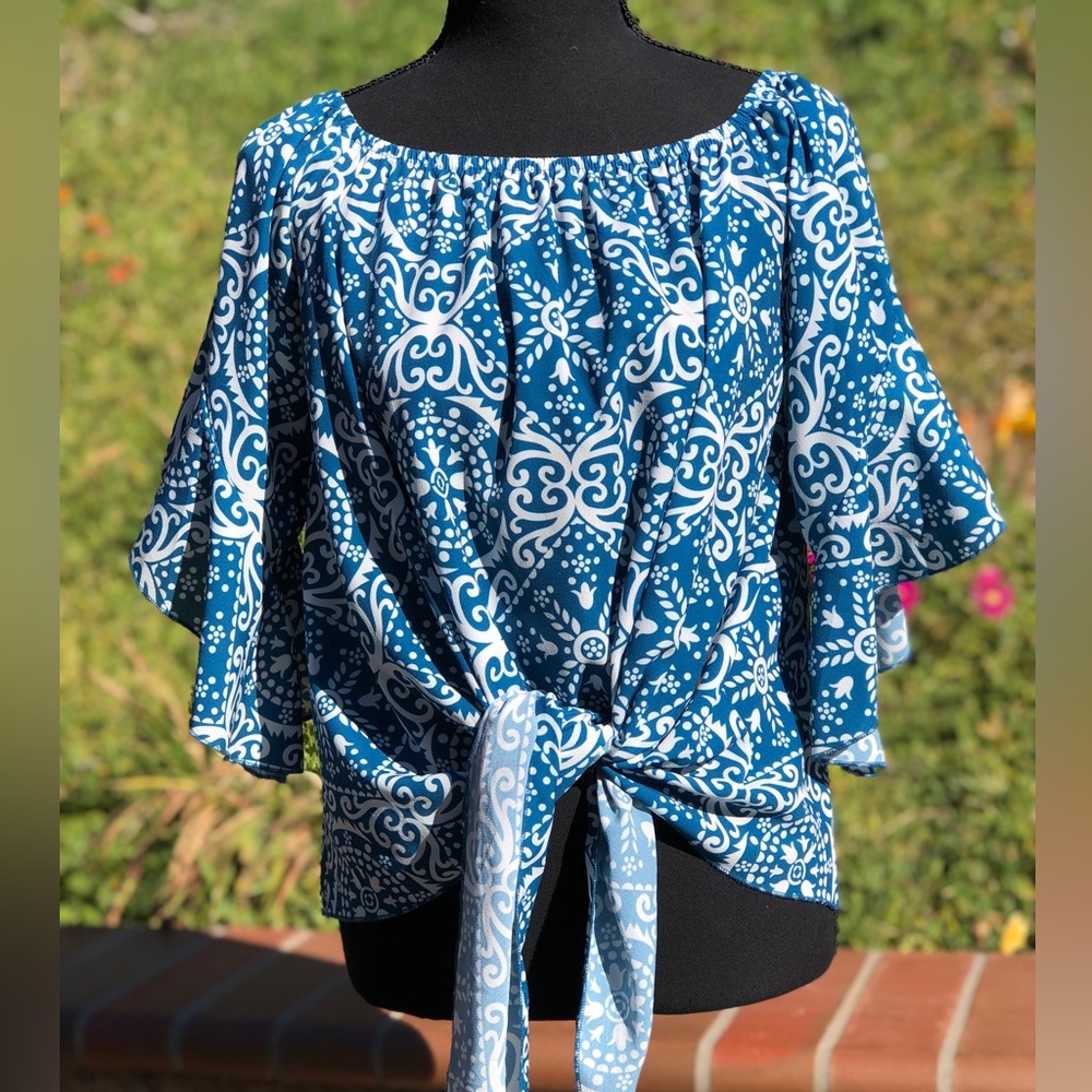 Like New Lightweight Blue Off Shoulder Top Shirt